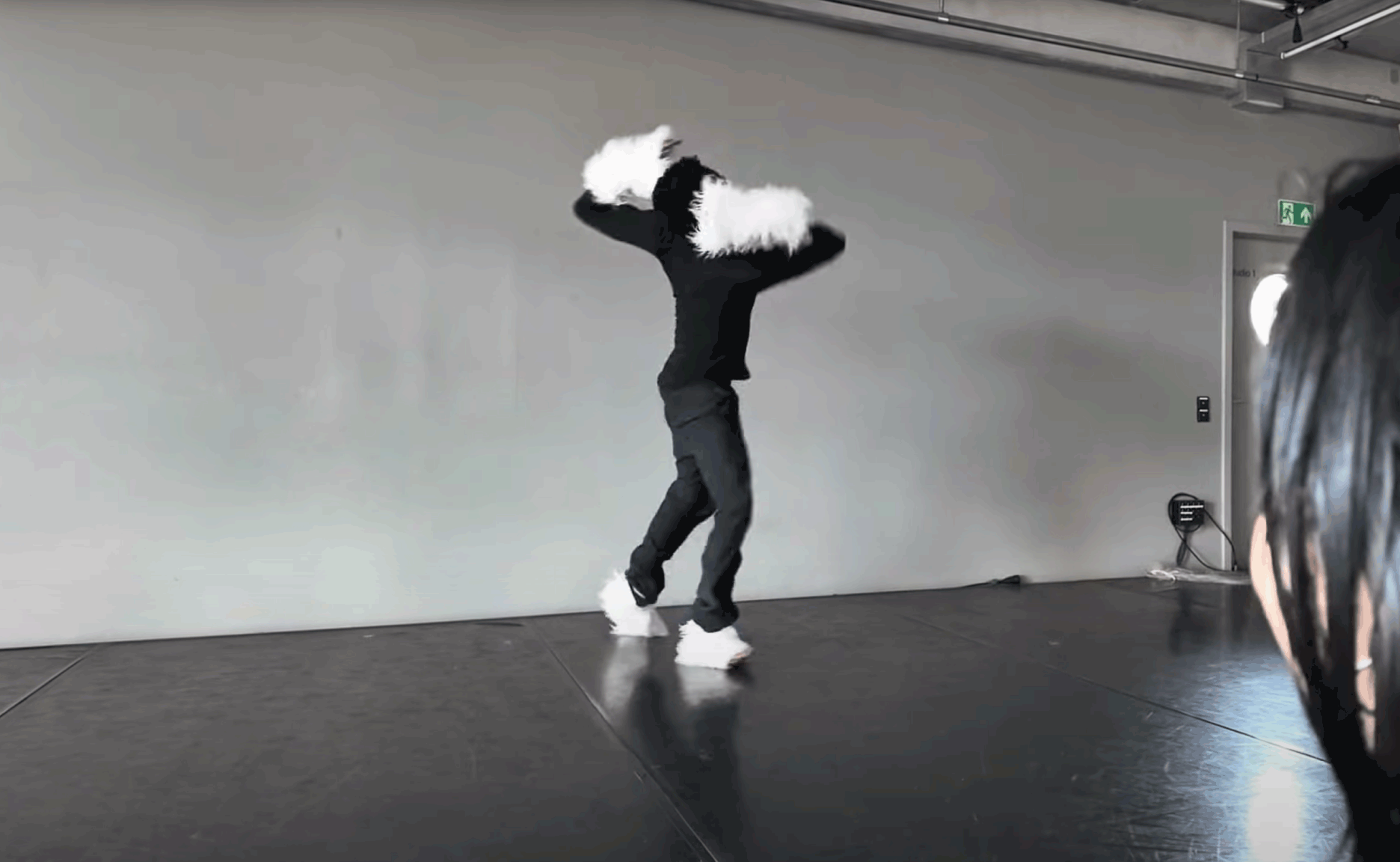 ギフトダンスをつくって踊ろう